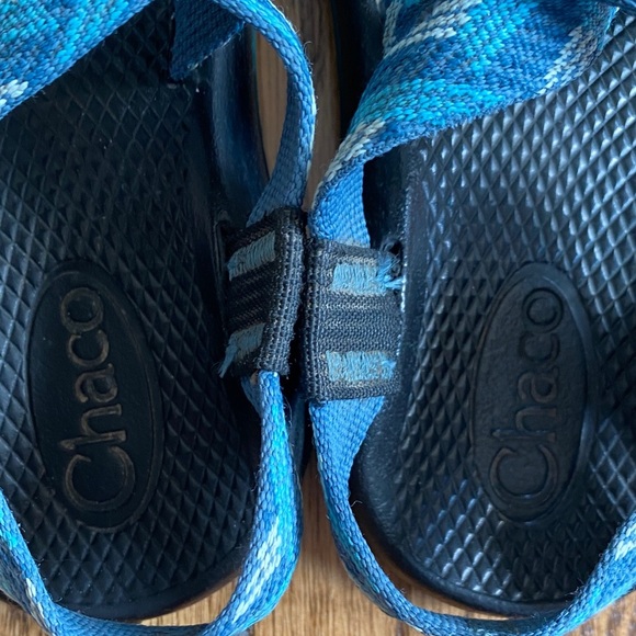 Blue/turquoise/white kids Chaco sandals, size 3. Excellent condition ships quick - Picture 7 of 15